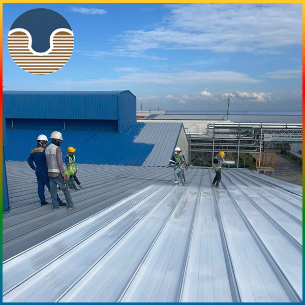 Phun chống nóng mái tôn KCN Tam Thăng, Quảng Nam